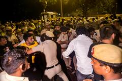 Delhi: दिल्लीतील जंतर-मंतरवर आंदोलक कुस्तीपटू आणि पोलिसांमध्ये राडा; नेमकं कशामुळे झाली बाचाबाची?