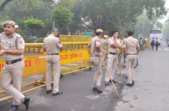 कुस्तीपटूंनी त्यांच्या हरियाणातील लोकांना जंतरमंतरवर एकत्र येण्याचे आवाहन केले आहे. हरियाणातील सर्व शेतकर्यांना गुरुवारी सकाळपर्यंत दिल्लीत यावे, मिळेल ते ट्रॅक्टर, ट्रॉली घेऊन येथे पोहोचावे, असे आवाहन कुस्तीपटूंनी केले आहे.