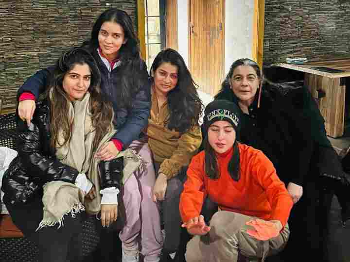 Actress Sara Ali Khan Shares Photos On Social Media Kashmir Vacation Mom Amrita Singh | Sara Ali Khan Kashmir Vacation: बिजी शेड्यूल से ब्रेक लेकर कश्मीर पहुंचीं सारा अली खान, मॉम अमृता