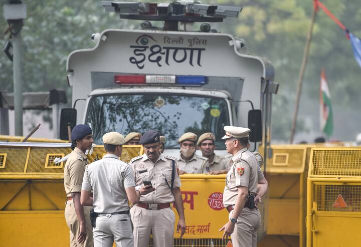 पैलवानांचे आवाहन पाहून आता दिल्ली पोलीसही सतर्क झाले आहेत. जंतरमंतरवर मोठा पोलीस बंदोबस्त तैनात करण्यात आला आहे.
