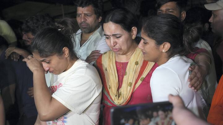 विनेश फोगटने दिल्लीच्या पोलीस आयुक्तांना पत्र लिहून तक्रार दाखल केली आहे.