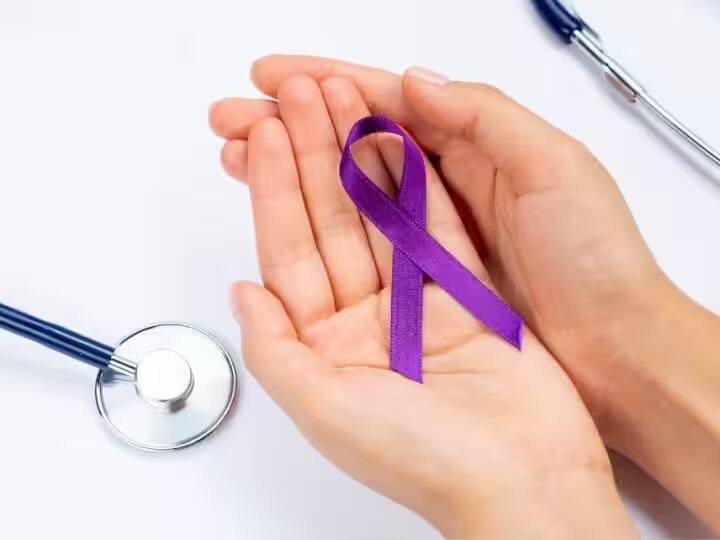 Pancreatic cancer these are the classic symptoms Health tips : પુષ્કળ પાણી પીધા પછી પણ યુરીનનો રંગ પીળો  રહે છે, તો શું પેટનું કેન્સર છે?