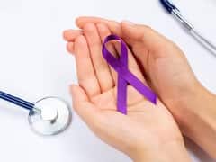 Health tips : પુષ્કળ પાણી પીધા પછી પણ યુરીનનો રંગ પીળો રહે છે, તો શું પેટનું કેન્સર છે?