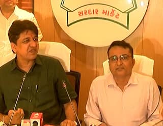 Surat: સુરત APMCના ચેરમેન તરીકે સંદિપ દેસાઇની પસંદગી, હર્ષદ પટેલ બન્યા વાઇસ ચેરમેન