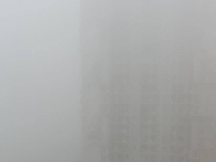 मौसम विभाग से मिली जानकारी के मुताबिक इस समय का तापमान औसम से लगभग 15 डिग्री कम है.