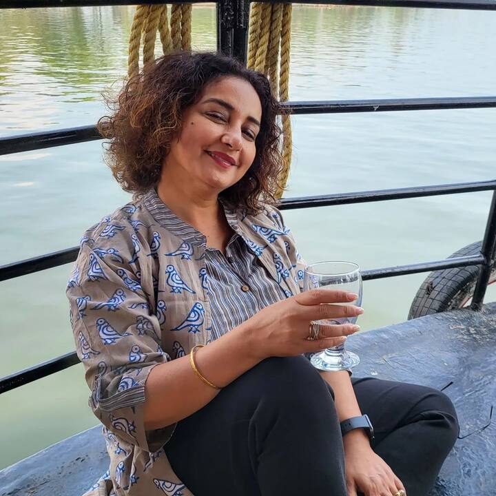 बता दें कि दिव्या सोशल मीडिया पर काफी एक्टिव हैं. जहां वो अपनी लाइफ की अपडेट फैंस के साथ शेयर करती हैं.