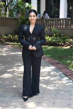 बॉसी लुक में स्पॉट हुई Bhumi Pednekar, व्हाइट ब्लेजर ड्रेस में रकुल प्रीत सिंह ने ढाया कहर, देखें तस्वीरें