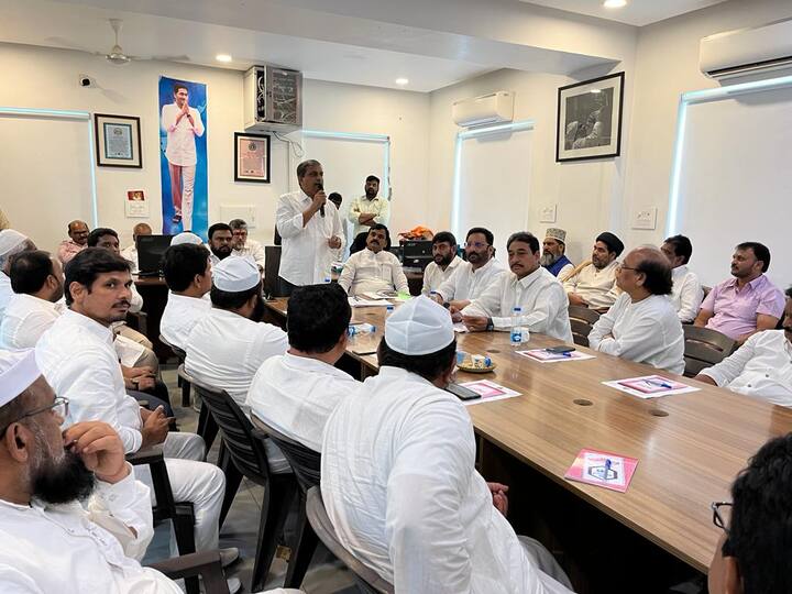 YSRCP plan to bring closer Muslim minority communities in Andhra Pradesh dnn ముస్లిం మైనార్టీ వర్గాలను మరింత ఆకట్టుకునేలా వైసీపీ భారీ ప్లాన్