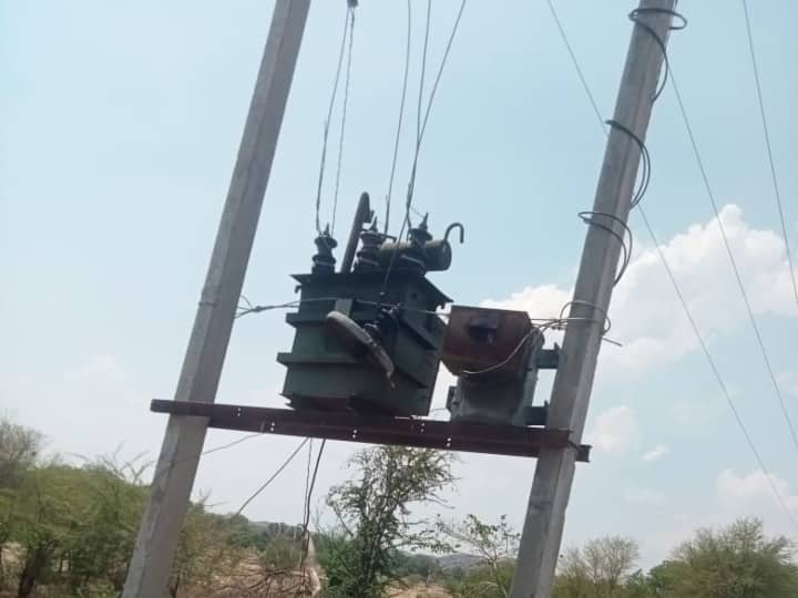 Udaipur Transformer Blast current spread in entire area one kid Electrocured to death ANN Udaipur: ट्रांसफॉर्मर फटने से पूरे इलाके में फैला करंट, कई घरों के उपकरण जले, 14 लोग झुलसे, एक बच्चे की मौत