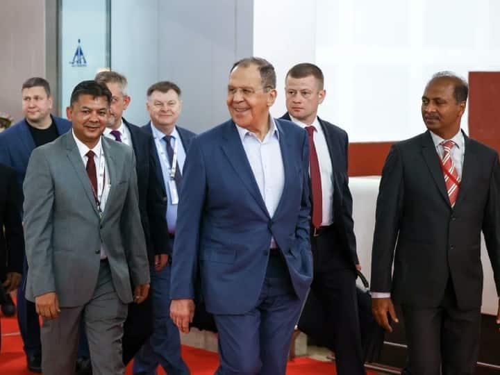 sco summit Russian Foreign Minister Sergey Lavrov reaches Goa meeting with s jaishankar today SCO Summit: रूस के विदेश मंत्री सर्गेई लावरोव गोवा पहुंचे, जयशंकर के साथ आज करेंगे द्विपक्षीय बैठक
