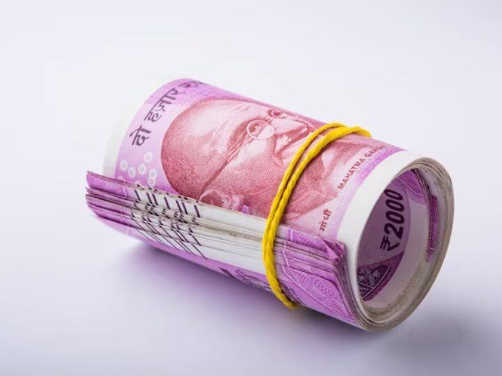 अगर आप एनपीएस अकाउंट से पैसा निकालने जाते हैं तो तीन बार ही निकासी कर सकते हैं. साथ ही कुल कंट्रीब्यूशन में से सिर्फ 25 फीसदी ही राशि निकाली जा सकती है.