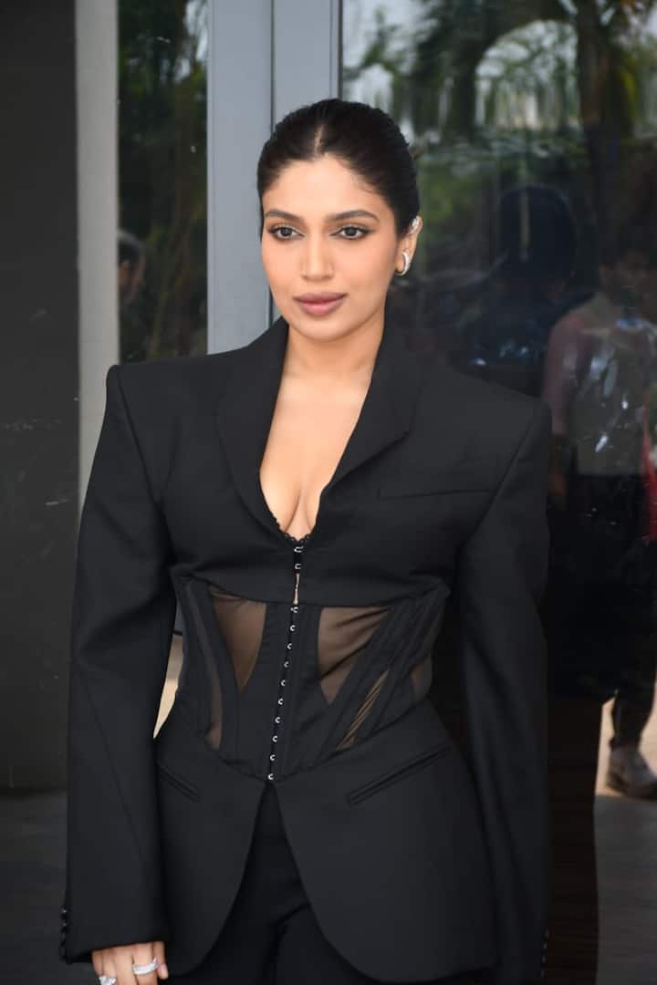 The all-black pantsuit gave her a sleek and modern look.