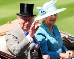 King Charles III Coronation: ​राज्याभिषेक में ऐसी शानदार शाही पोशाक पहनेंगे ब्रिटेन के 'राजा', रानी का लिबास भी सामने आया, देखें तस्वीरें