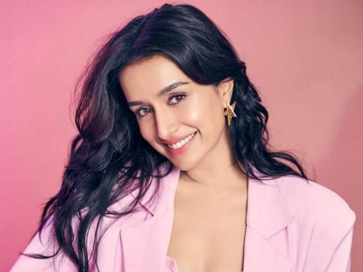 Shraddha Kapoor Says Parineeti Chopra Has Aditya Chopra and Sonakshi Sinha Has Salman Khan In A Viral Video Watch: जब Shraddha Kapoor ने जाहिर की थी लॉबिंग को लेकर नाराजगी, कहा- सोनाक्षी के पास सलमान तो आलिया के पास हैं करण!