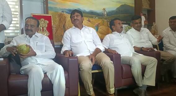 BJP Leaders Visits Ponguleti Srinivas Reddy House |పొంగులేటి, జూపల్లి బీజేపీలో చేరయడం ఖాయమా..? | ABP