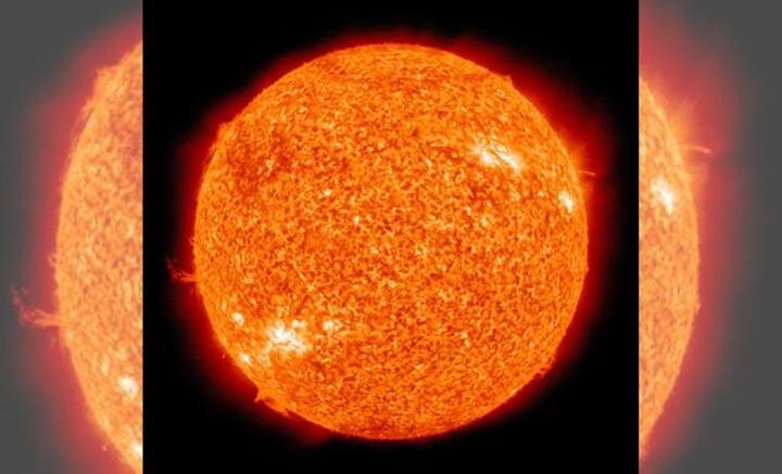 হাতেনাতে এমন প্রমাণ পেয়ে অবশ্যই উচ্ছ্বসিত বিজ্ঞানীরা। কিন্তু এই ঘটনা পৃথিবীর ভবিষ্যৎ নিয়েও প্রশ্ন তুলে দিয়েছে। কারণ আগামী ৫০০ কোটি বছরে সূর্যেরও আয়ু শেষ হবে। সেই সময় বুধ, শুক্র, পৃথিবীর পরিণতিও একই হবে বলে মত বিজ্ঞানীরা। পৃথিবী আবার বৃস্পতির থেকে আয়তনে ছোট। ফলে নিমেষেই সূর্যের পেটে ঢুকে যাবে বলে আশঙ্কা।