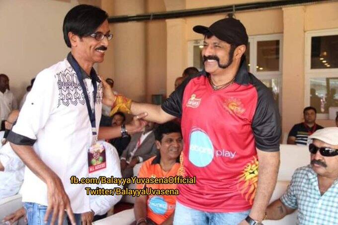 தெலுங்கு நடிகர் பாலய்யாவுடன் மனோபாலா