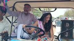 In Pics: अपने गांव में ट्रैक्टर चलाती दिखीं मिस इंडिया 2023 नंदिनी गुप्ता, घूमर पर जमकर किया डांस