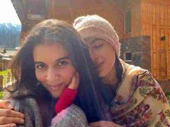 Sara Ali Khan Kashmir Vacation: बिजी शेड्यूल से ब्रेक लेकर कश्मीर पहुंचीं सारा अली खान, मॉम अमृता के साथ शेयर की फोटोज