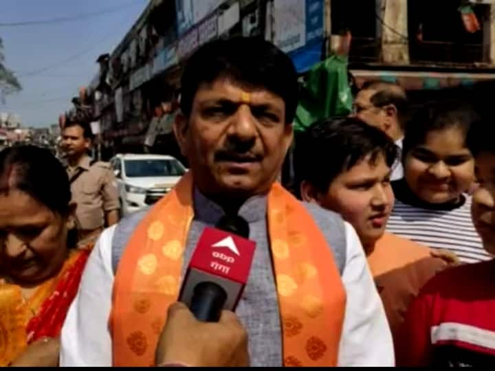 UP Nagar Nikay Chunav 2023 minister Kapil Dev Agarwal cast vote with family in Muzaffarnagar ANN UP Nikay Chunav: मुजफ्फरनगर में मंत्री कपिल देव अग्रवाल ने परिवार समेत किया मतदान, कहा- 'BJP के प्रति लोगों में उत्साह'