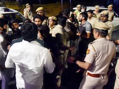 'डरो मत हम साथ हैं', पहलवानों-पुलिस की धक्कामुक्की पर कांग्रेस बोली-मोदी जी अन्याय क्यों कर रहे हैं