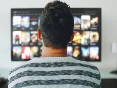 बिना पैसा खर्च पर ओटीटी पर फ्री में देखना चाहते हैं फिल्में और वेब सीरीज, इन ऐप पर मिलेगा एंटरटेनमेंट का फुल डोज