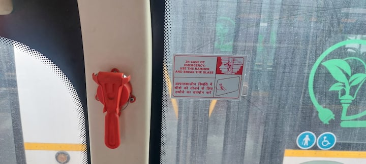 पीएमपीएमएलने नागरिकांसाठी एक पर्यटन बस सेवा सुरू केली आहे. पुणे शहराच्या आसपासच्या धार्मिक आणि पर्यटन स्थळांना भेट देण्यासाठी 1 मे 2023 पासून पीएमपीएमएल खास वातानुकूलित पर्यटन बस सेवा सुरू केली आहे.