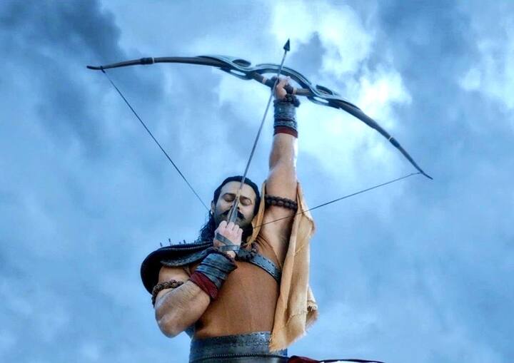 2002 ஆம் ஆண்டில் தெலுங்கு சினிமாவில் அறிமுகமான பிரபாஸ் தொடர்ந்து பல படங்களில் நடித்து வந்தார்.