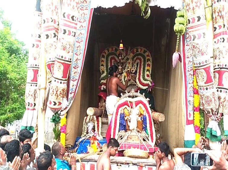 Mayiladuthurai Agastheeswarar Swamy Temple car held after 130 years TNN 130 ஆண்டுகளுக்கு பின்னர் நடந்த உக்தவேதீஸ்வரர் சுவாமி கோயில் சித்திரை பெருவிழா திருத்தேரோட்டம்