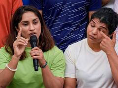 क्या यही दिन देखने के लिए हमने मेडल जीते थे? जब कैमरे के सामने फफक-फफक कर रो पड़ीं विनेश फोगाट