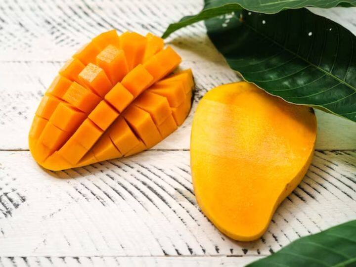 How To Know If Mangoes Have Been Ripened With Chemical Injection केमिकल से पके आमों को खाने से हो सकती हैं कई बीमारियां, खरीदने से पहले जरूर रखें इन 4 बातों का ध्यान