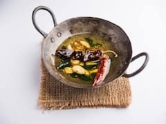 लोहे की कढ़ाई में खाना पकाने के फायदे तो जानते हैं, अब नुकसान भी जान लें, इन चीजों को गलती से भी न पकाएं