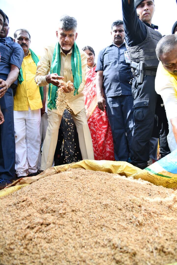 అకాల వర్షాల కారణంగా తడిచిన ధాన్యాన్ని ప్రభుత్వం కొనుగోలు చేయాలని చంద్రబాబు డిమాండ్