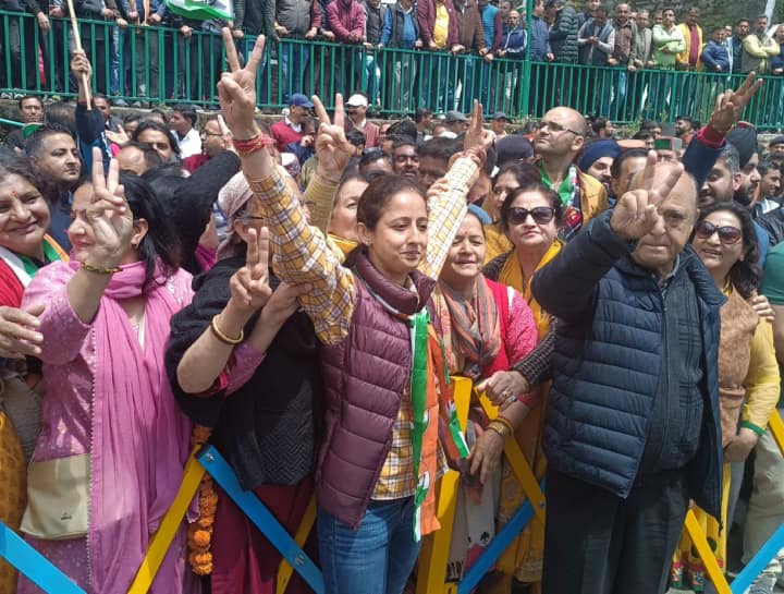 नगर निगम शिमला में भराड़ी, रुल्दूभट्टा, कैथू, अनाडेल, कच्चीघाटी, टूटीकंडी, नाभा, राम बाजार, लोअर बाजार, बेनमोर, अप्पर ढली, लोअर ढली, मल्याणा, कसुम्पटी, विकासनगर, पटयोग और न्यू शिमला में महिला पार्षद जीती हैं.