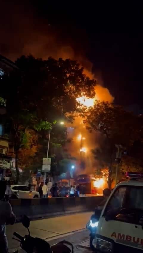 सुदैवाने या घटनेत कोणतीही जीवितहानी झालेली नाही.