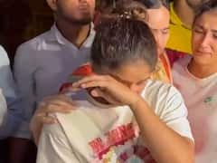 Wrestlers Protest: ఇందుకేనా మేము పతకాలు తెచ్చింది, క్రిమినల్స్‌లా చూస్తారా? - కన్నీళ్లు పెట్టుకున్న వినేష్ ఫోగట్