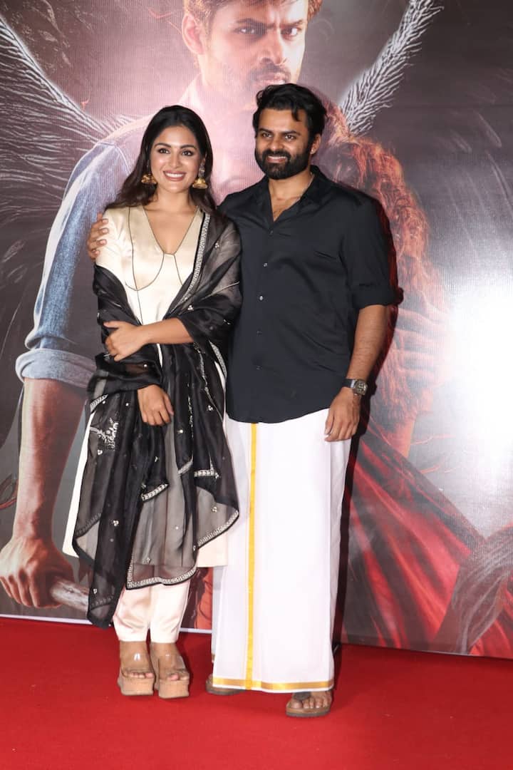 హీరో సాయి ధరమ్ తేజ్, హీరోయిన్ సంయుక్త మీనన్ తో పాటు సినిమా యూనిట్ ఈ వేడుకలో పాల్గొంది.