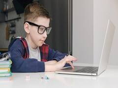 बच्चों की आंखों को इस तरह रखें ख्याल, कंप्यूटर विजन सिंड्रोम को समझें और जानें इससे बचाव के आसान उपाय