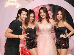 Ashnoor Kaur Birthday Celebration: 'नायरा' का 19वां बर्थडे सेलिब्रेशन, पिंक ड्रेस में दिखा अशनूर का ग्लैमरस अंदाज, देखें- तस्वीरें