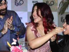 Ashnoor Kaur Birthday Celebration: 'नायरा' का 19वां बर्थडे सेलिब्रेशन, पिंक ड्रेस में दिखा अशनूर का ग्लैमरस अंदाज, देखें- तस्वीरें