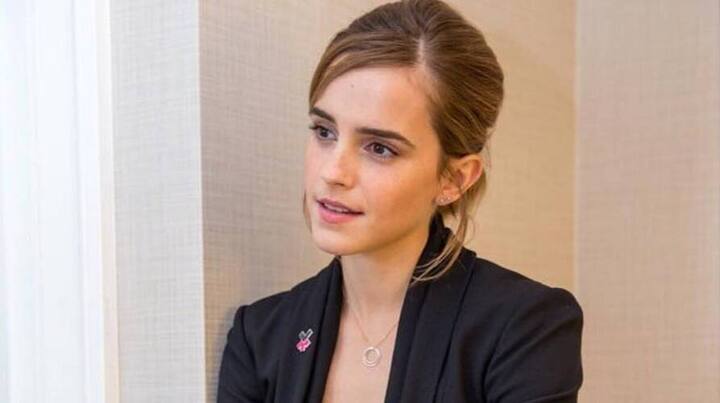 Emma Watson News: ਇਕ ਇੰਟਰਵਿਊ ਦੌਰਾਨ ਜਦੋਂ ਐਮਾ ਵਾਟਸਨ ਤੋਂ ਐਕਟਿੰਗ ਕਰੀਅਰ 'ਚ ਵਾਪਸੀ ਦਾ ਸਵਾਲ ਪੁੱਛਿਆ ਗਿਆ ਤਾਂ ਉਸ ਨੇ ਕਿਹਾ ਕਿ ਹਾਂ ਮੈਂ ਜ਼ਰੂਰ ਵਾਪਸੀ ਕਰਾਂਗੀ ਪਰ ਫਿਰ ਵੀ ਮੈਂ ਖੁਦ ਨੂੰ ਬੰਦੀ ਮਹਿਸੂਸ ਕਰ ਰਹੀ ਹਾਂ।