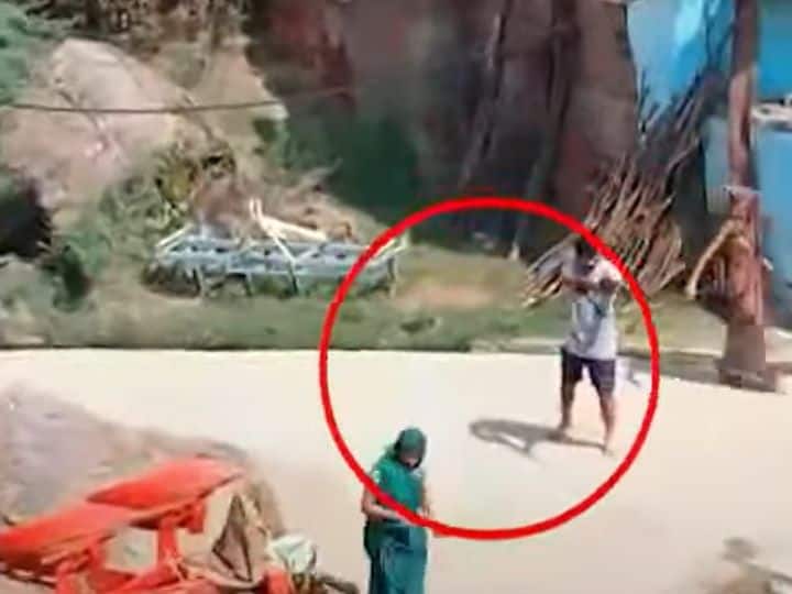 three people including father and son were killed in enmity In Morena Madhya PradeshA NN Watch: मुरैना में पुरानी रंजिश के चलते मारपीट, रायफल से चलाई गोली, चले लाठी डंडे, 6 की मौत