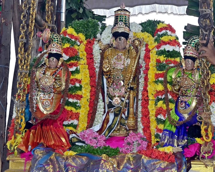 Chithirai Festival procession at Kumbakonam Sarangapani Temple Thanjavur TNN கும்பகோணம் சாரங்கபாணி கோயில் சித்திரைப் பெருவிழா திருத்தேரோட்டம்