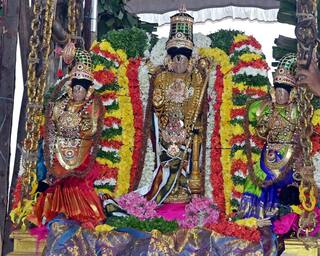 கும்பகோணம் சாரங்கபாணி கோயில் சித்திரைப் பெருவிழா திருத்தேரோட்டம்