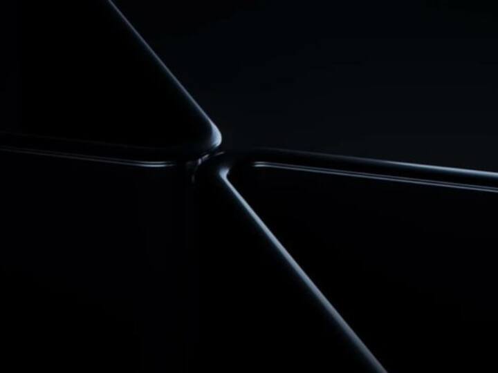 Oneplus may launch its first foldable phone in august check specs and design details Oneplus इस महीने लॉन्च कर सकता है अपना पहला फोल्डेबल फोन, डिजाइन और स्पेक्स देखिए