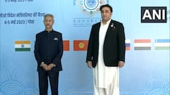 SCO Summit 2023 in Goa : SCO లో S Jai Shankar ను కలిసిన Pakistan విదేశాంగమంత్రి Bilawal bhutto |ABP