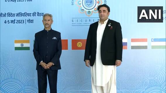 SCO Summit 2023 in Goa : SCO లో S Jai Shankar ను కలిసిన Pakistan విదేశాంగమంత్రి Bilawal bhutto |ABP