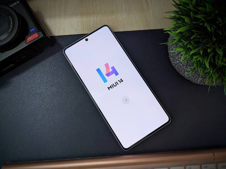 स्मार्टफोन एंड्रॉइड 13 (MIUI 14) पर काम करेगा. मोबाइल फोन 12GB तक के रैम और 256 GB तक इंटरनल स्टोरेज सपोर्ट के साथ आएगा. फोन में 5160 एमएएच की बैटरी 67 वॉट के फास्ट चार्जिंग के साथ मिलेगी.