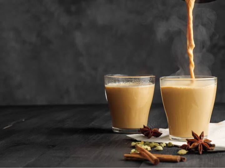 ज्यादातर लोगों को इस बात की जानकारी नहीं है कि चाय और कॉफी दोनों ही एसिडिक होती है. ये दोनों ही चीजें पेट में गैस बनाने का काम करती हैं.