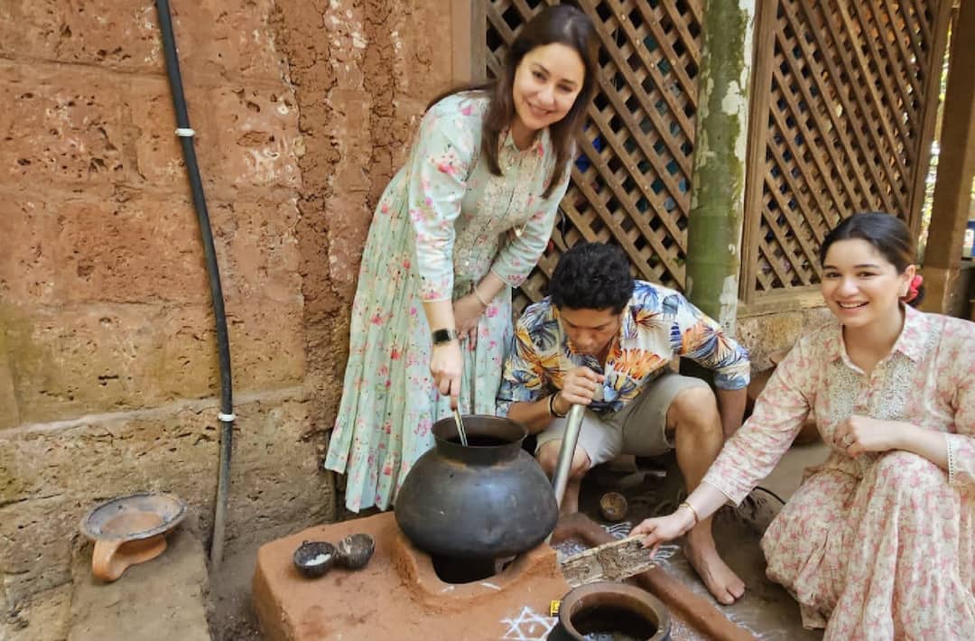 Sachin Tendulkar 5oth Birthday celebration beautiful post with family missing son Arjun see pic Sachin Tendulkar : साराच्या हाती जळण, सचिनच्या हाती फुकणी, अंजलीची फोडणी, तेंडुलकरांचा गावरान गोडवा